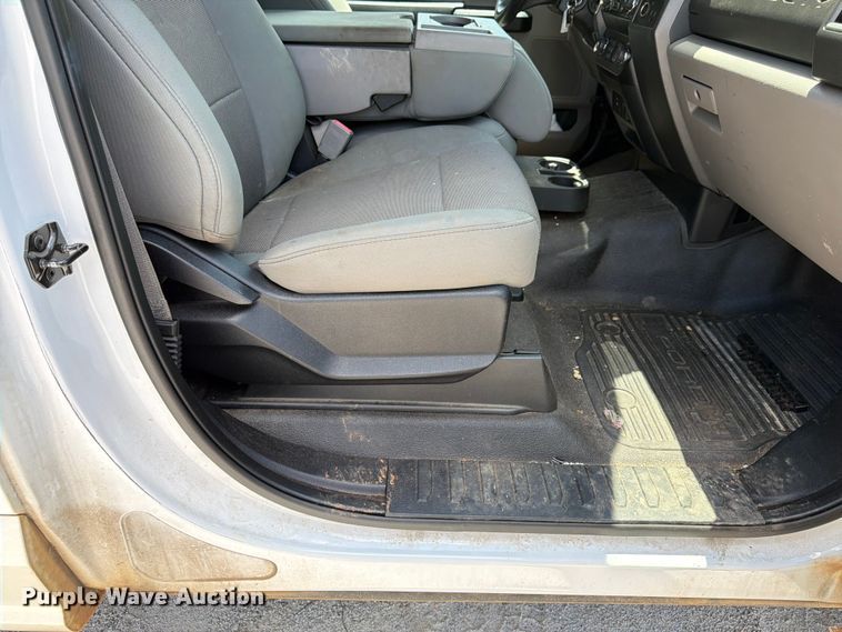 image for item FN2035 2019 Ford F250 Super Duty XL pickup truck