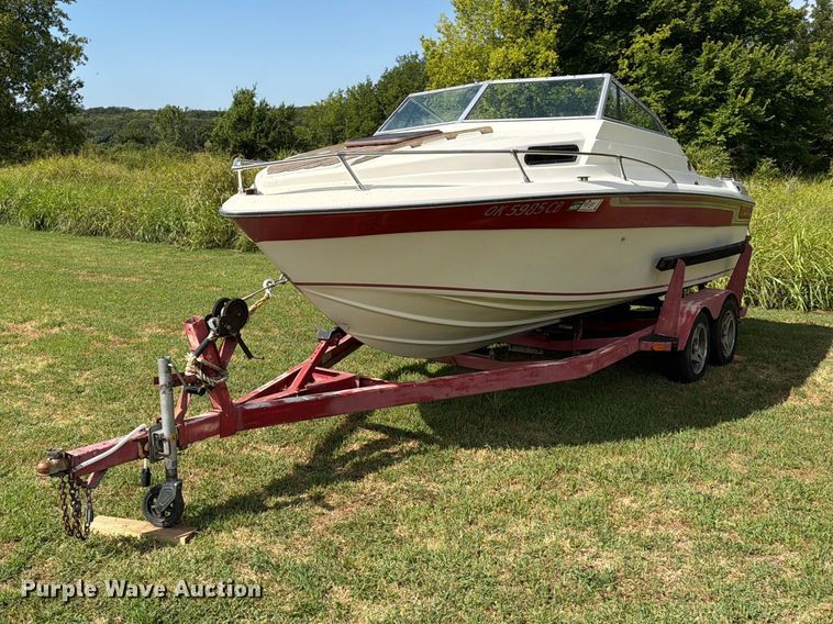 1982 Celebrity Boat Inc 210V boat