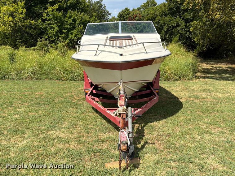 image for item FN2562 1982 Celebrity Boat Inc 210V boat