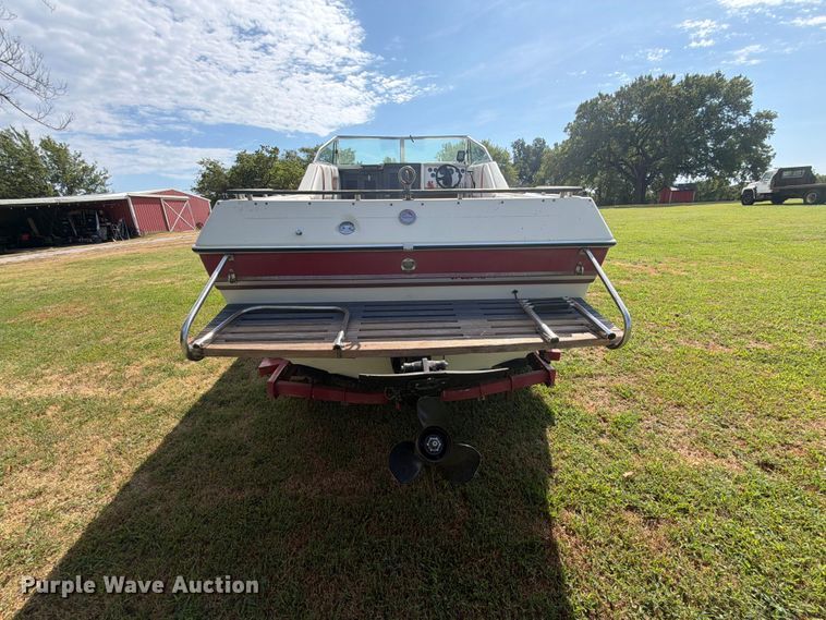 image for item FN2562 1982 Celebrity Boat Inc 210V boat