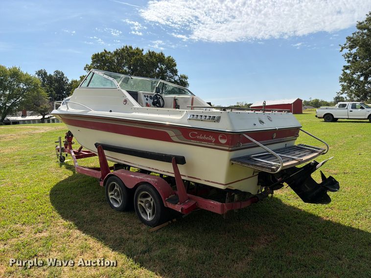 image for item FN2562 1982 Celebrity Boat Inc 210V boat