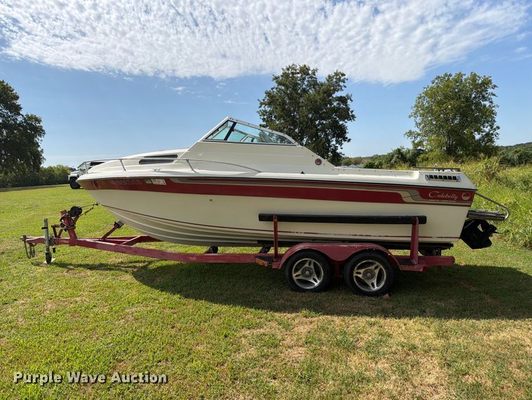image for item FN2562 1982 Celebrity Boat Inc 210V boat