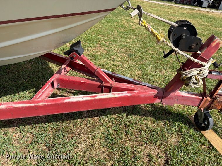 image for item FN2562 1982 Celebrity Boat Inc 210V boat