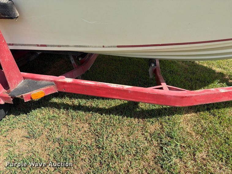image for item FN2562 1982 Celebrity Boat Inc 210V boat