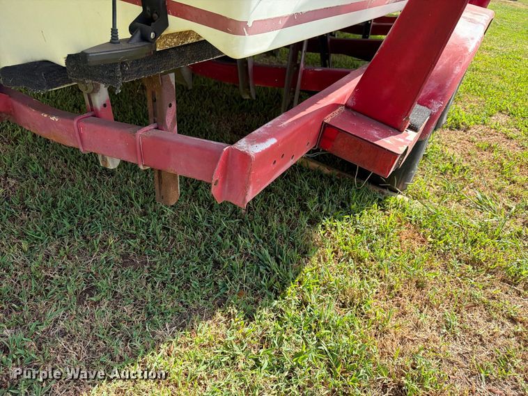 image for item FN2562 1982 Celebrity Boat Inc 210V boat