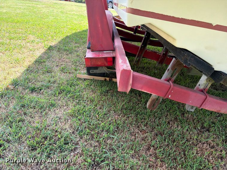 image for item FN2562 1982 Celebrity Boat Inc 210V boat