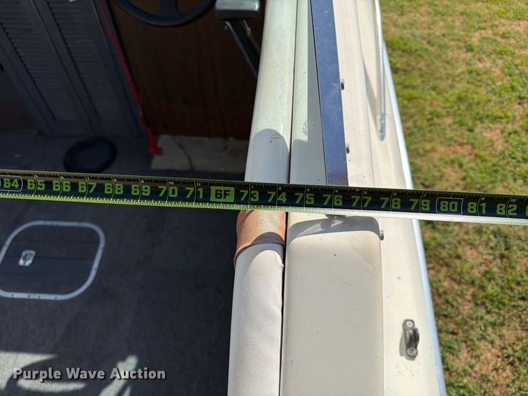 image for item FN2562 1982 Celebrity Boat Inc 210V boat