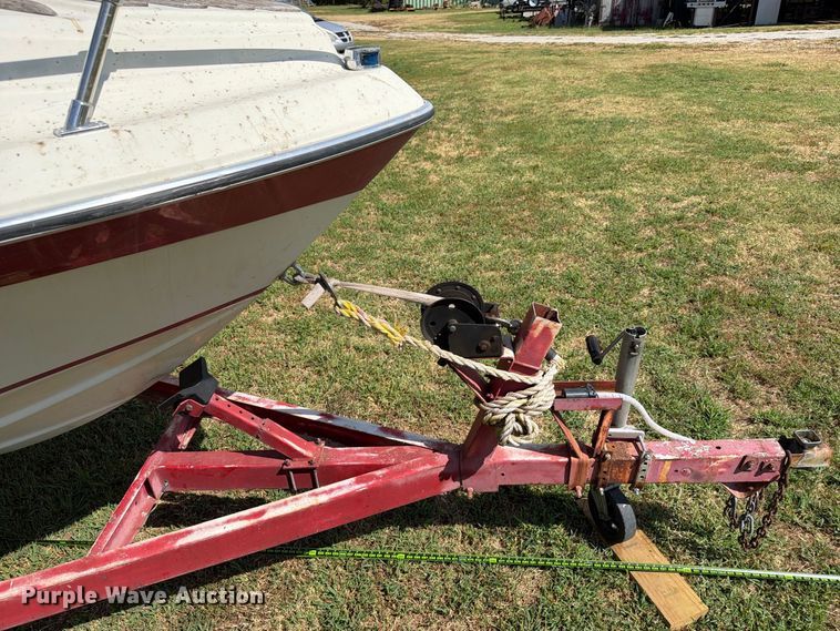 image for item FN2562 1982 Celebrity Boat Inc 210V boat