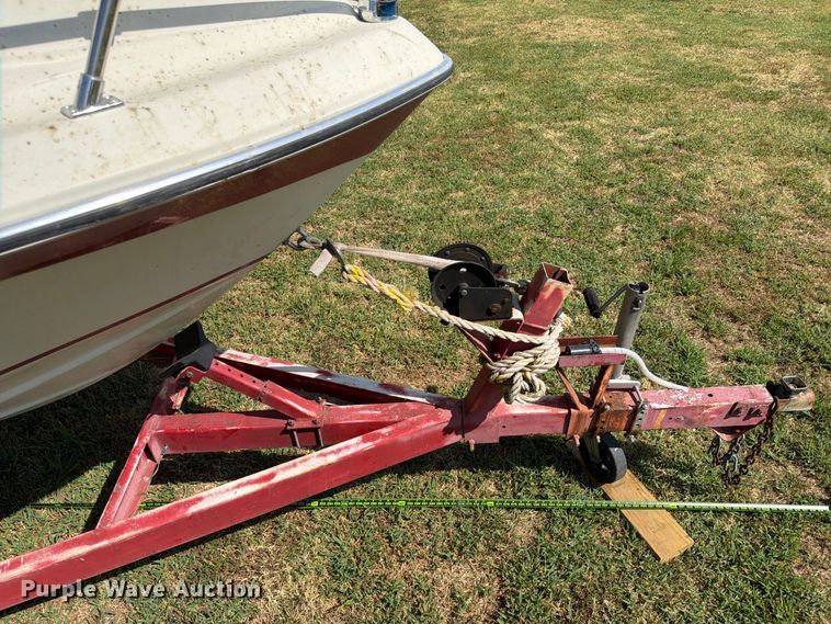 image for item FN2562 1982 Celebrity Boat Inc 210V boat