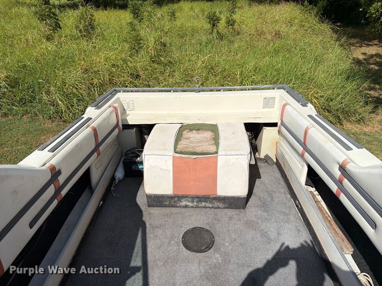 image for item FN2562 1982 Celebrity Boat Inc 210V boat