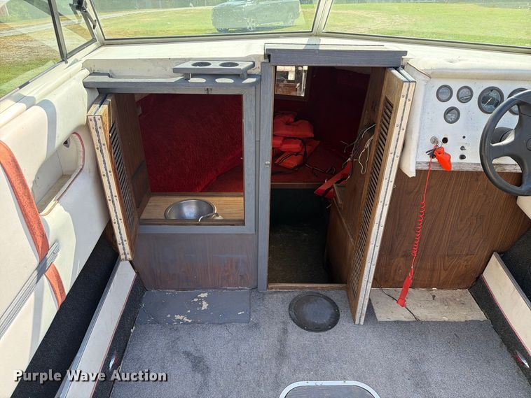 image for item FN2562 1982 Celebrity Boat Inc 210V boat