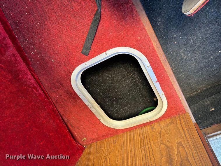 image for item FN2562 1982 Celebrity Boat Inc 210V boat
