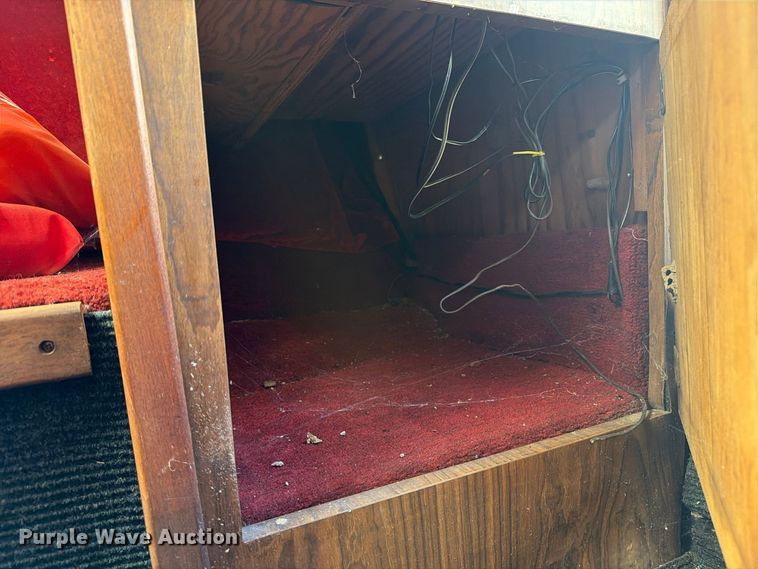 image for item FN2562 1982 Celebrity Boat Inc 210V boat