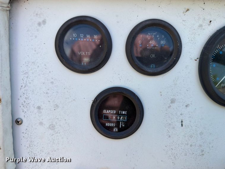 image for item FN2562 1982 Celebrity Boat Inc 210V boat