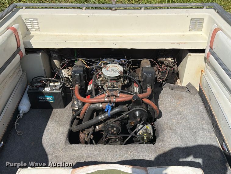 image for item FN2562 1982 Celebrity Boat Inc 210V boat