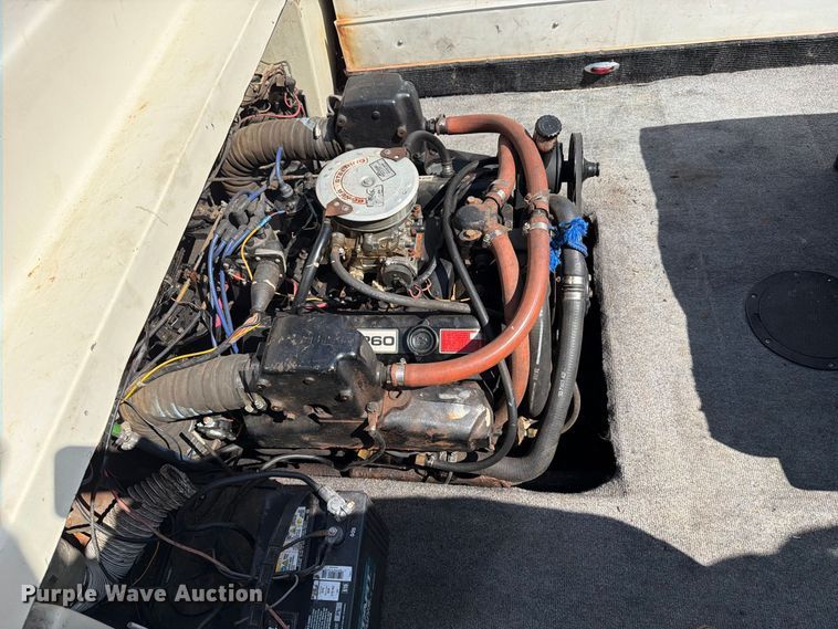image for item FN2562 1982 Celebrity Boat Inc 210V boat
