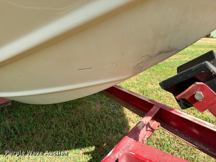 image for item FN2562 1982 Celebrity Boat Inc 210V boat