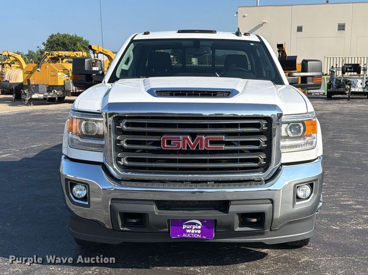 image for item FT6128 2019 GMC Sierra 3500HD SLE Crew Cab pickup truck