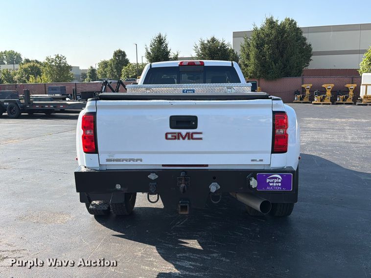 image for item FT6128 2019 GMC Sierra 3500HD SLE Crew Cab pickup truck