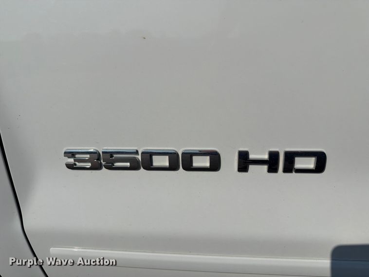 image for item FT6128 2019 GMC Sierra 3500HD SLE Crew Cab pickup truck