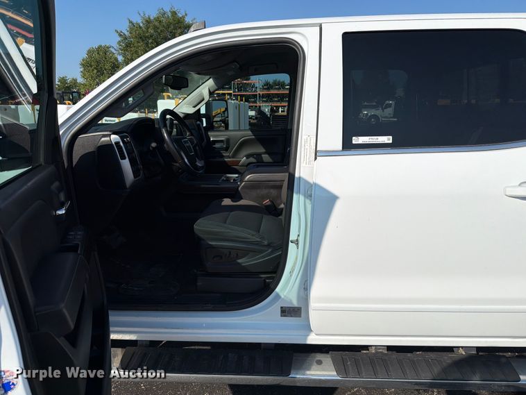 image for item FT6128 2019 GMC Sierra 3500HD SLE Crew Cab pickup truck