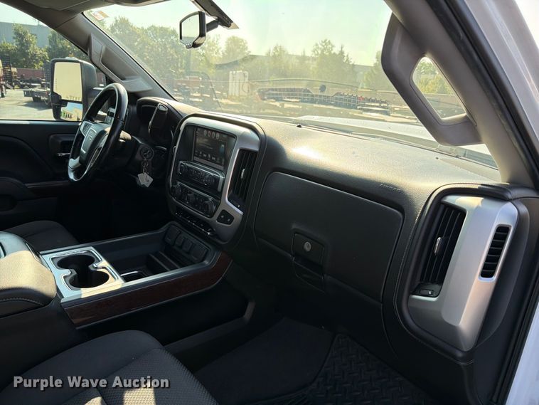 image for item FT6128 2019 GMC Sierra 3500HD SLE Crew Cab pickup truck