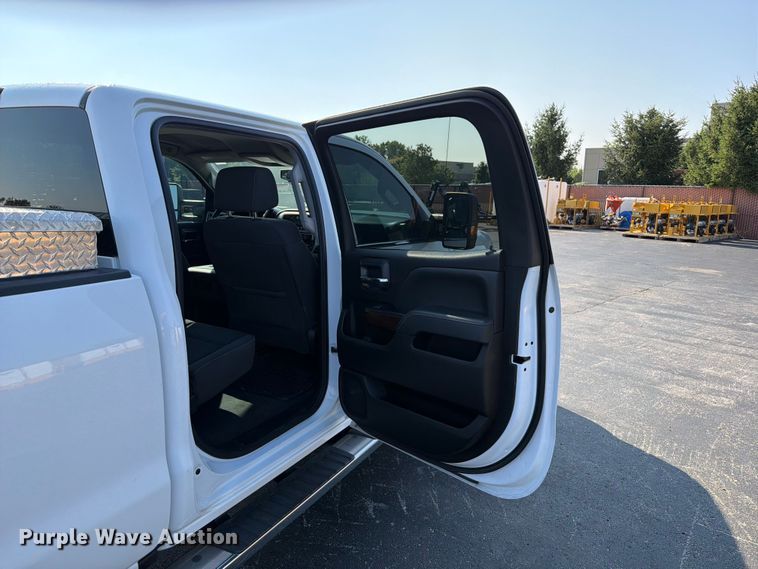 image for item FT6128 2019 GMC Sierra 3500HD SLE Crew Cab pickup truck