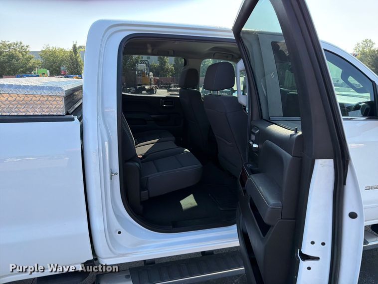 image for item FT6128 2019 GMC Sierra 3500HD SLE Crew Cab pickup truck