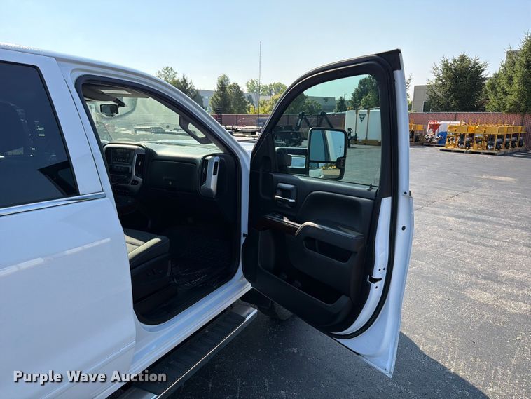 image for item FT6128 2019 GMC Sierra 3500HD SLE Crew Cab pickup truck