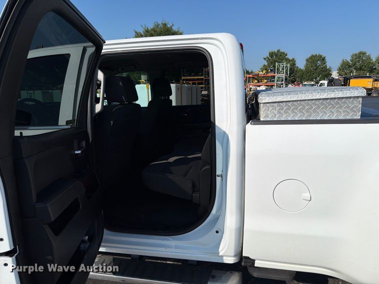 image for item FT6128 2019 GMC Sierra 3500HD SLE Crew Cab pickup truck