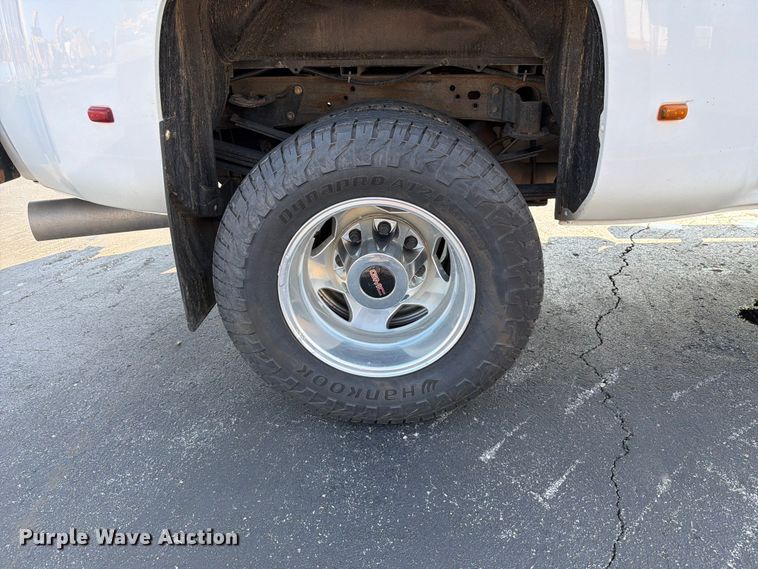 image for item FT6128 2019 GMC Sierra 3500HD SLE Crew Cab pickup truck