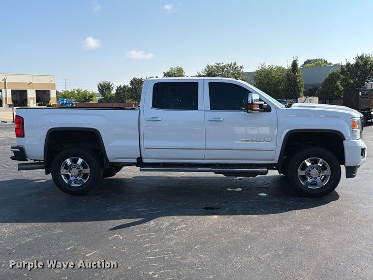 image for item FT6129 2017 GMC Sierra 2500HD Denali Crew Cab pickup truck