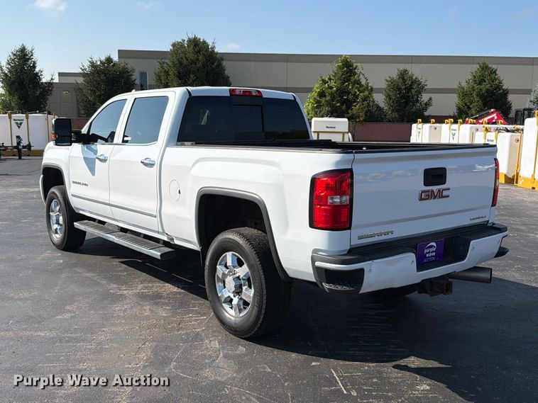 image for item FT6129 2017 GMC Sierra 2500HD Denali Crew Cab pickup truck