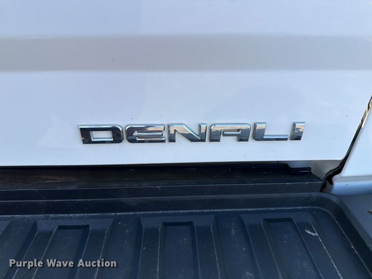 image for item FT6129 2017 GMC Sierra 2500HD Denali Crew Cab pickup truck