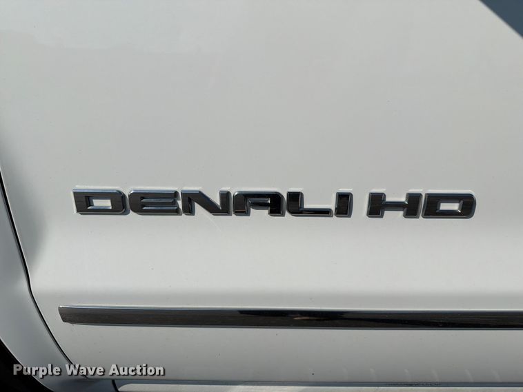 image for item FT6129 2017 GMC Sierra 2500HD Denali Crew Cab pickup truck