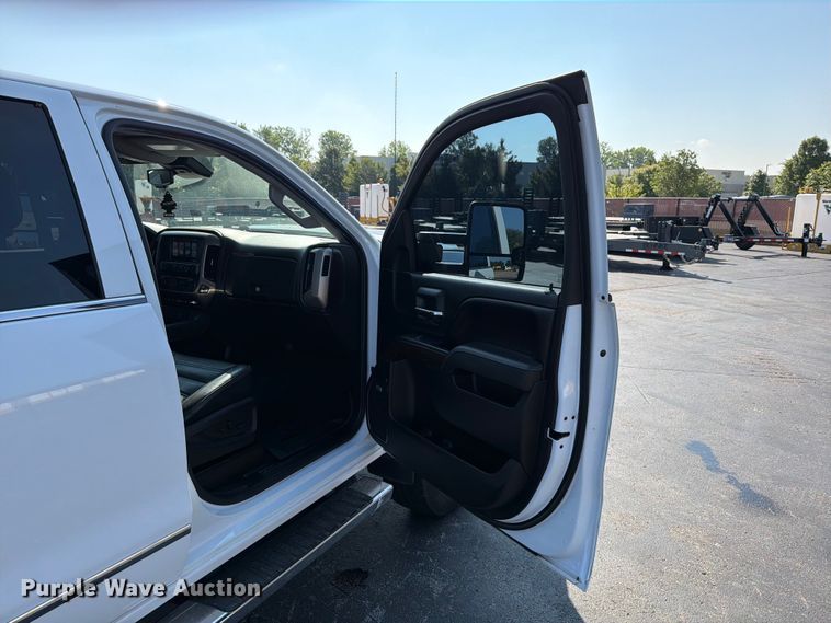 image for item FT6129 2017 GMC Sierra 2500HD Denali Crew Cab pickup truck