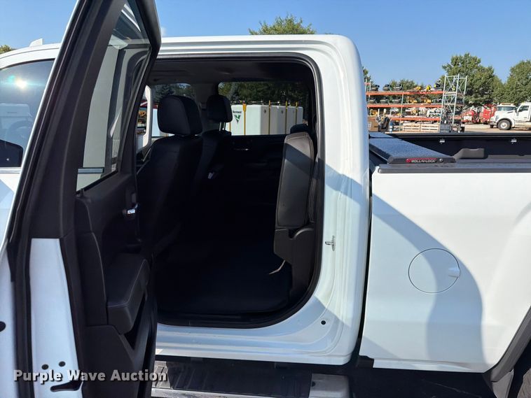 image for item FT6129 2017 GMC Sierra 2500HD Denali Crew Cab pickup truck