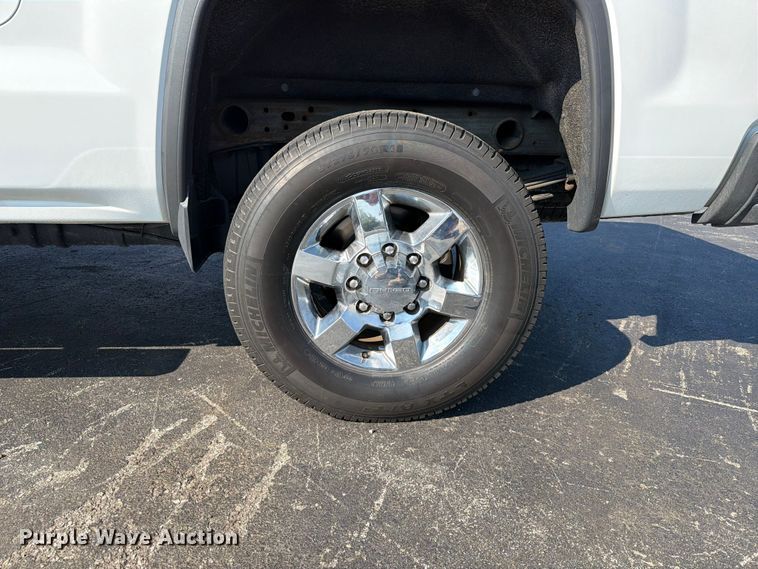 image for item FT6129 2017 GMC Sierra 2500HD Denali Crew Cab pickup truck