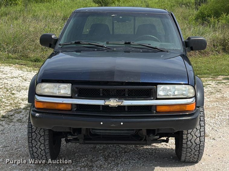image for item FT6141 2002 Chevrolet S10 LS Ext. Cab pickup truck