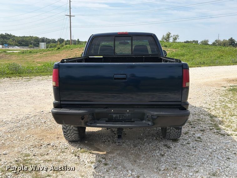 image for item FT6141 2002 Chevrolet S10 LS Ext. Cab pickup truck