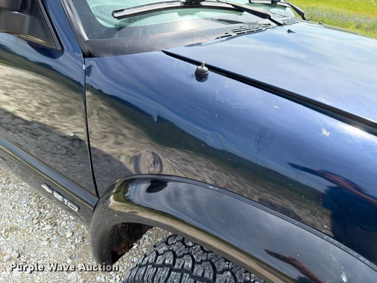 image for item FT6141 2002 Chevrolet S10 LS Ext. Cab pickup truck