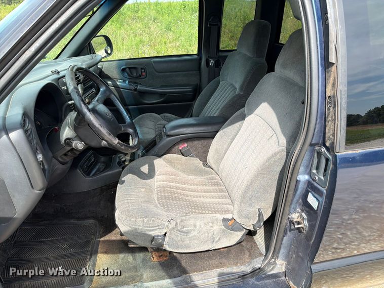 image for item FT6141 2002 Chevrolet S10 LS Ext. Cab pickup truck