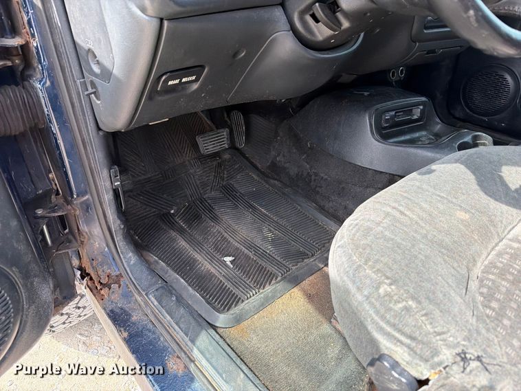 image for item FT6141 2002 Chevrolet S10 LS Ext. Cab pickup truck