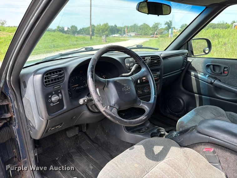 image for item FT6141 2002 Chevrolet S10 LS Ext. Cab pickup truck