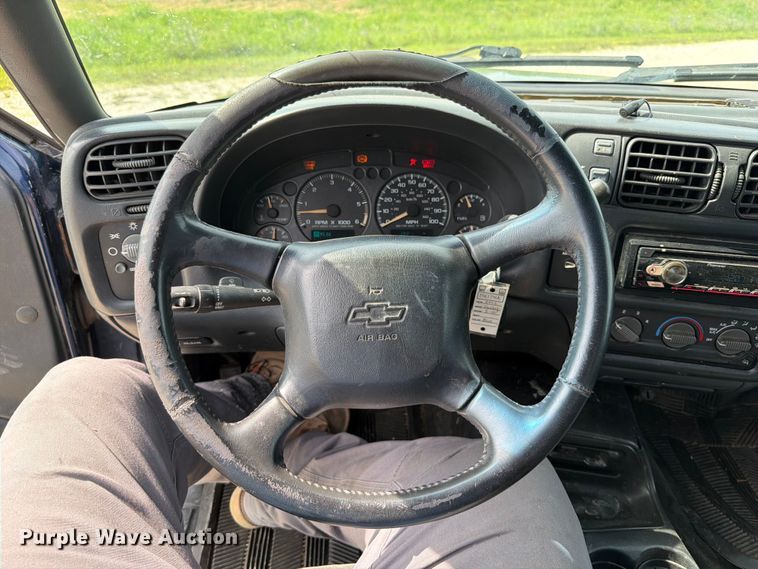 image for item FT6141 2002 Chevrolet S10 LS Ext. Cab pickup truck