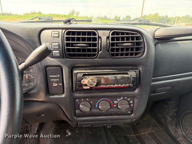 image for item FT6141 2002 Chevrolet S10 LS Ext. Cab pickup truck