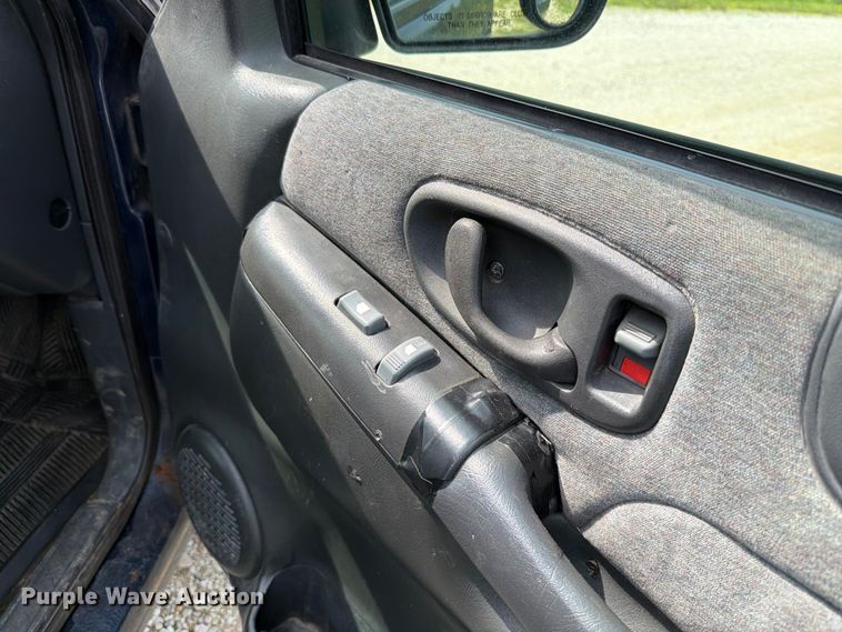 image for item FT6141 2002 Chevrolet S10 LS Ext. Cab pickup truck