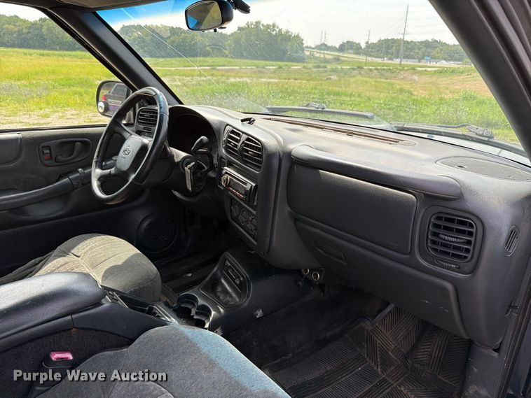 image for item FT6141 2002 Chevrolet S10 LS Ext. Cab pickup truck