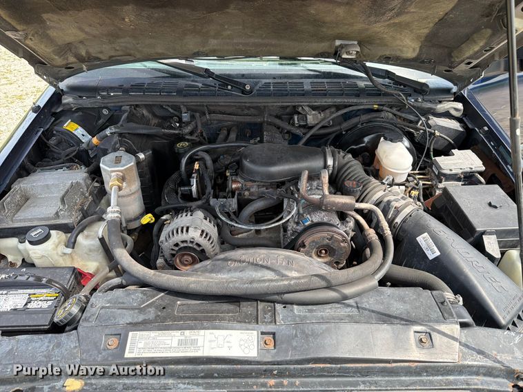 image for item FT6141 2002 Chevrolet S10 LS Ext. Cab pickup truck