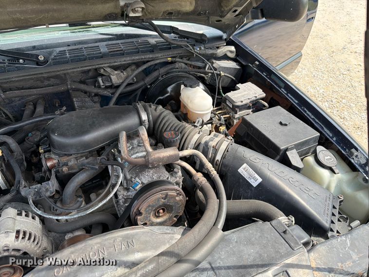 image for item FT6141 2002 Chevrolet S10 LS Ext. Cab pickup truck
